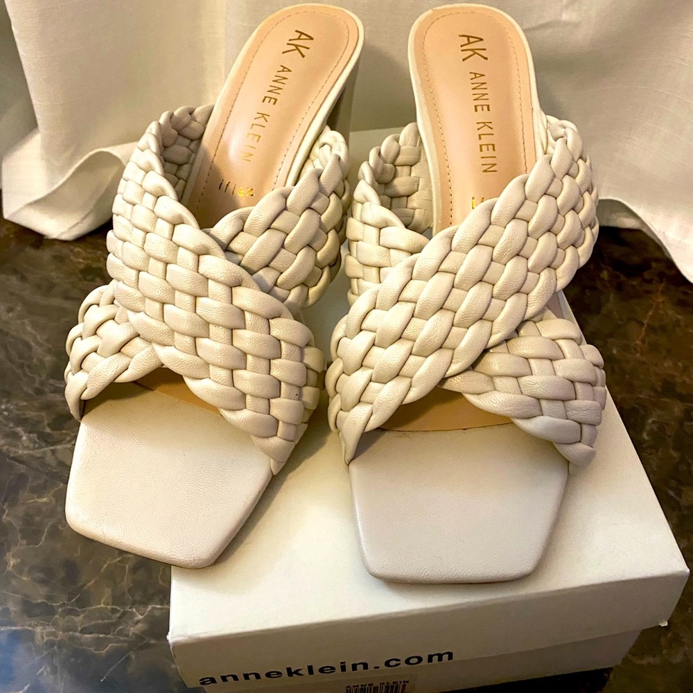 Anne Klein Misty Crossover Women’s Heeled Sandal Cream Sz 11 - Picture 2 of 6